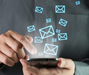 SMS-рассылка: актуален ли этот инструмент и какой сервис выбрать?